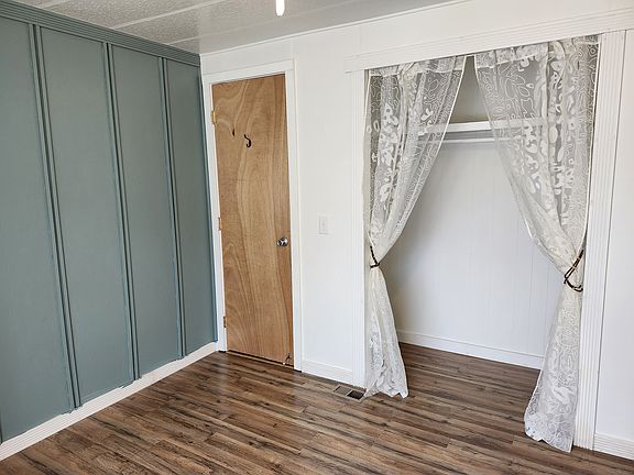 4th image of 970 Indian Creek Rd