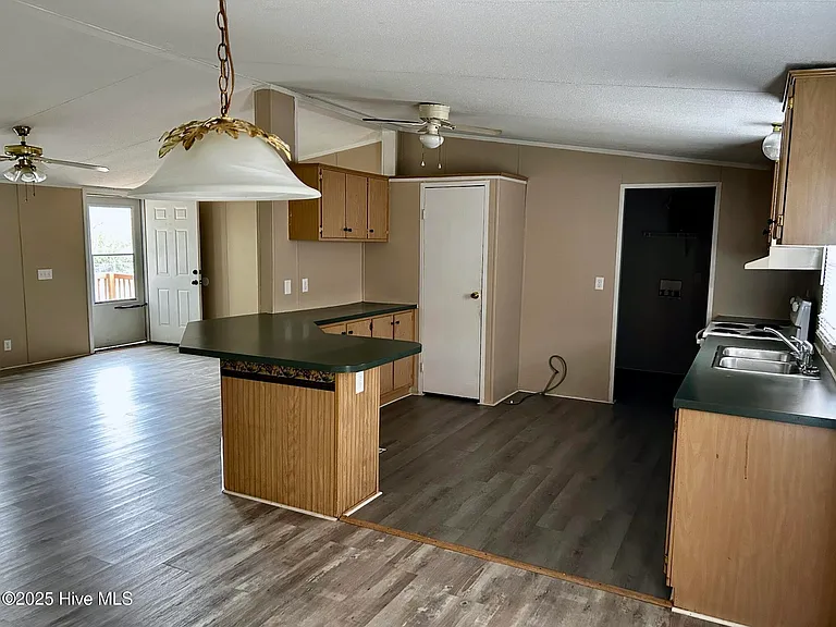 231 Church St — Photo 8