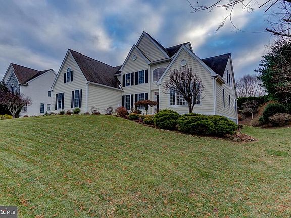 3rd image of 32 Stonewold Way