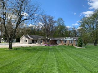 8801 Frazier Dr, Fort Wayne, IN 46818