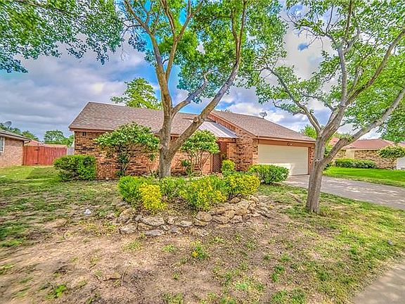 2nd image of 2626 Claremont Dr