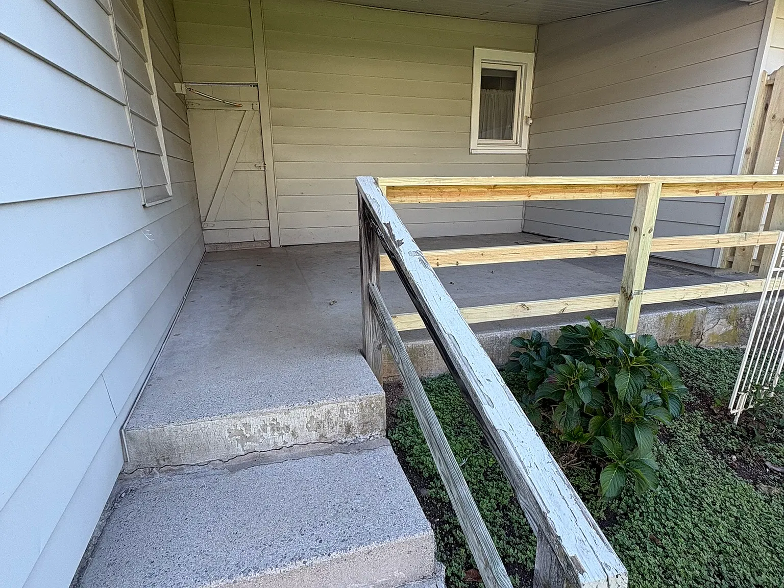 2 bed, $1,100 — Photo 2