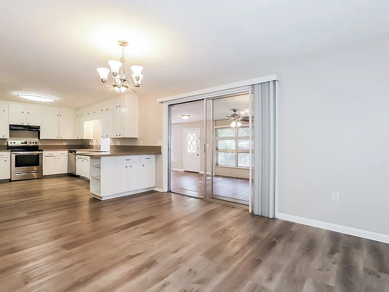 144 Shelley Dr — Photo 7