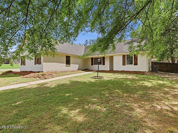 2nd image of 131 Bellegrove Cir