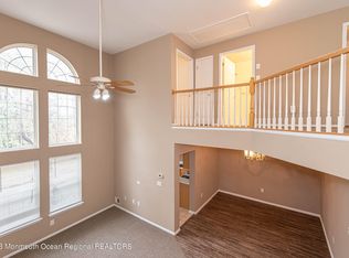28 Picket Pl, Freehold, NJ 07728