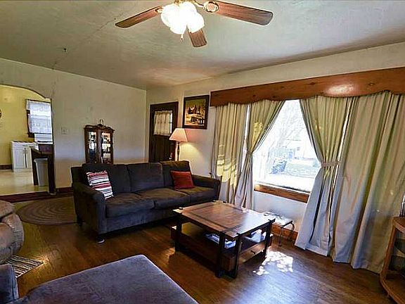 5th image of 446 Macarthur Ave