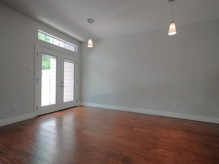 23 Endor Forest Pl — Photo 7