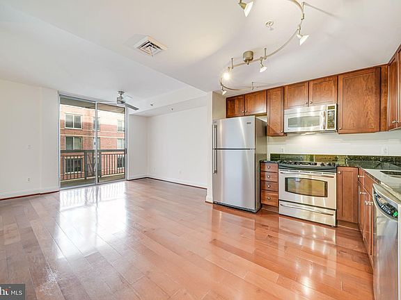 4th image of 1020 N Highland St Unit 620