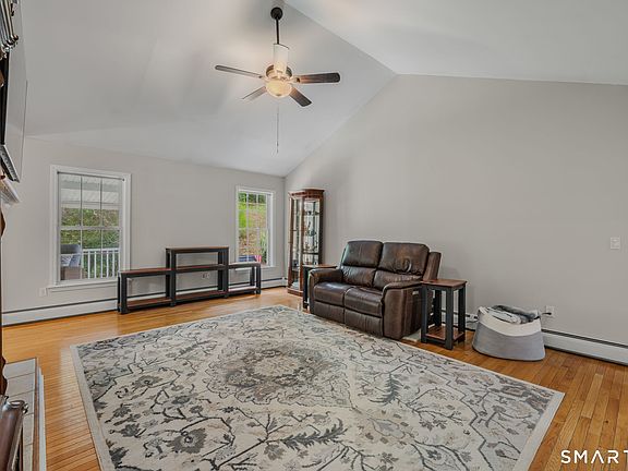5th image of 394 Killingly Avenue