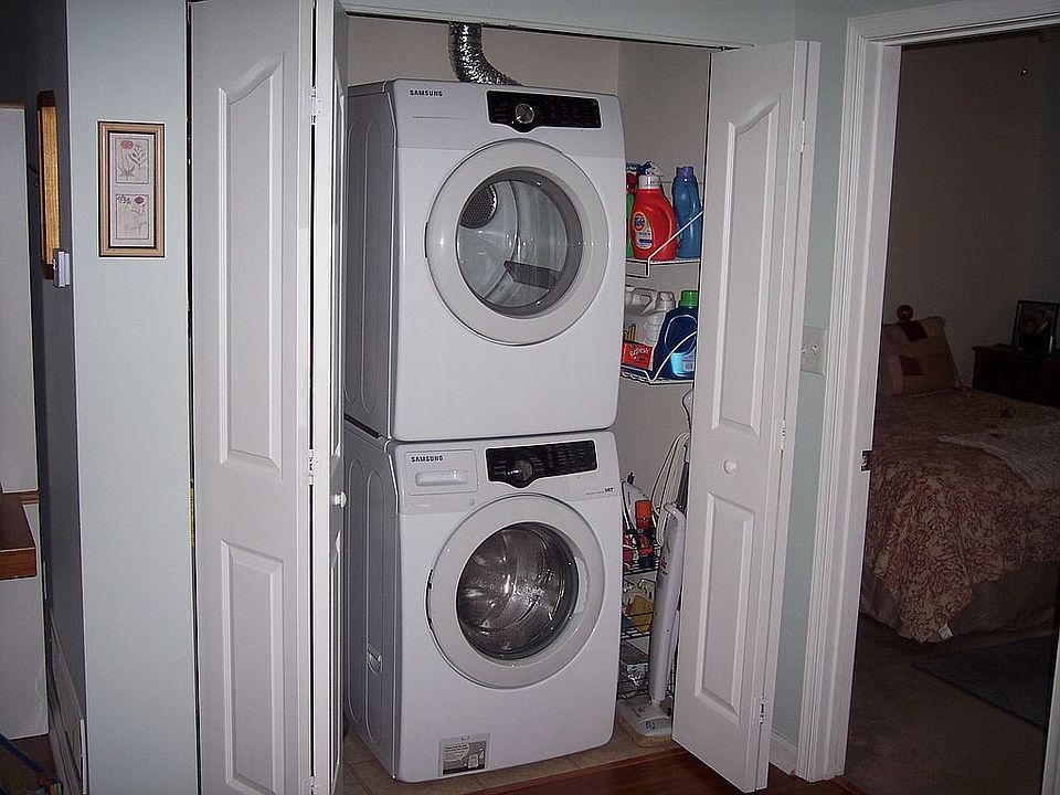 1st image of 204 Gladstone Way