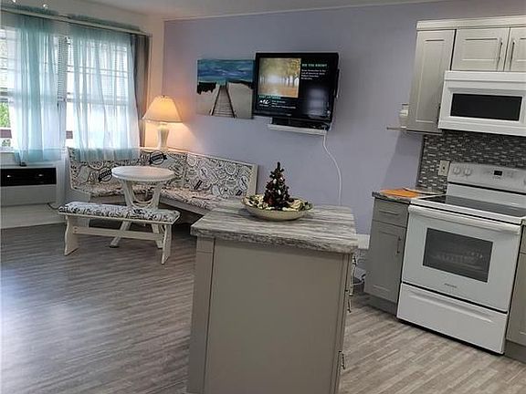 5th image of 226 E Durham Cir #226
