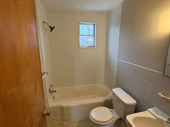 5th image of 1339 21st St NE #1403