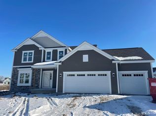 W72N1122 Augusta Ln, Cedarburg, WI 53012