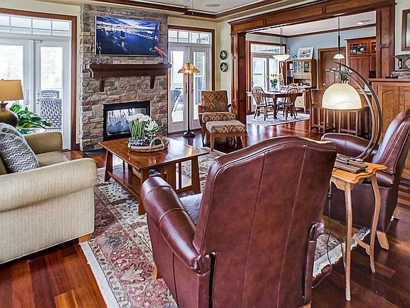3rd image of 223 Livingston Bay Ct