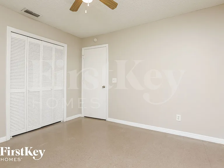 2084 Everest St — Photo 11