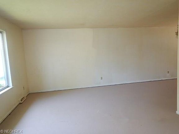 5th image of 4692 Azalea Ln