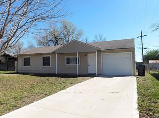 1205 SW Armagh St, Topeka, KS 66611