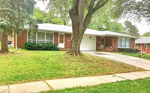 3910 Pace Blvd Photo 1