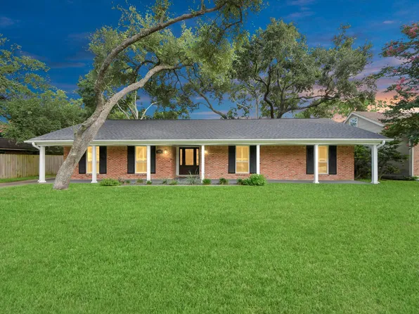 205 Cedar Ln, Seabrook, TX 77586