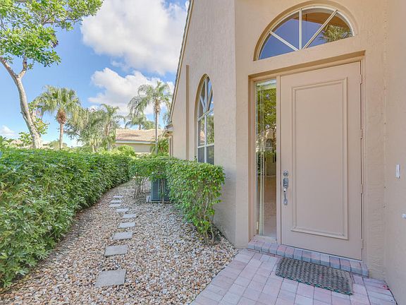 3rd image of 4525 Carlton Golf Dr