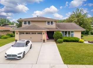 8515 Broadmoor Dr, Palos Hills, IL