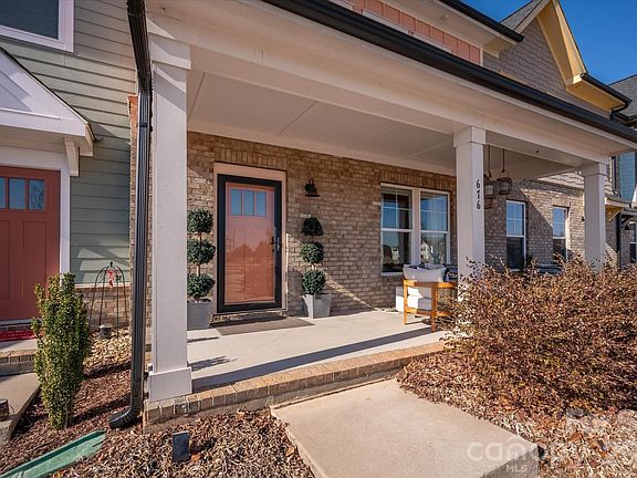 3rd image of 676 Dunkins Ferry Rd