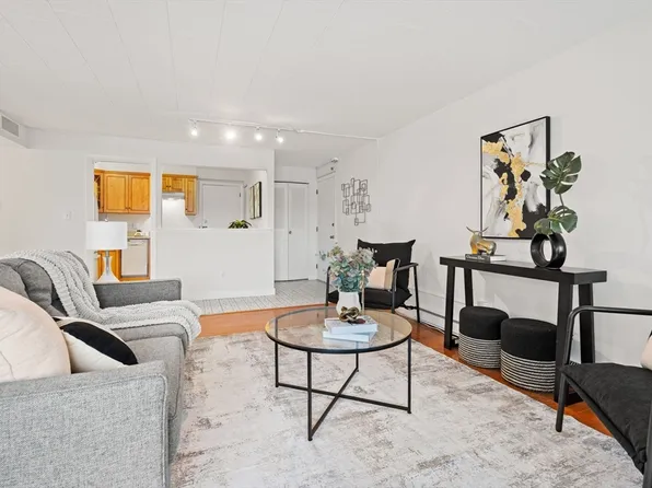 53 Melrose St APT 4D, Melrose, MA 02176