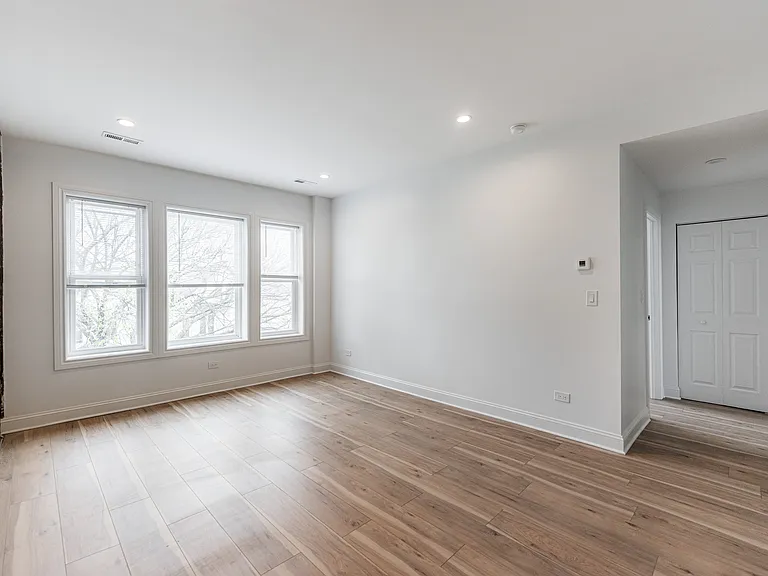 2109 N Hamlin Ave #1F — Photo 6
