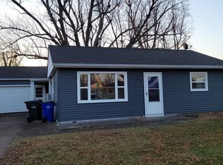 3616 Oakland Rd NE, Cedar Rapids, IA 52402