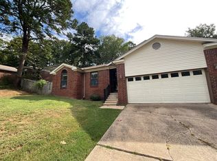 1911 Mesquite Cir, Little Rock, AR 72211