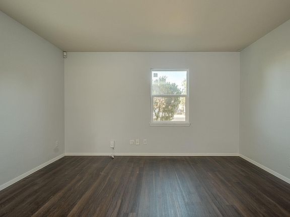 5th image of 203 Cooper Dr