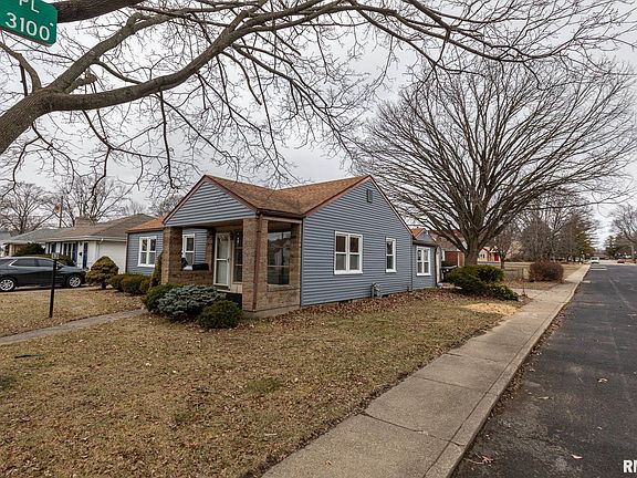 3rd image of 901 W Forrest Hill Ave