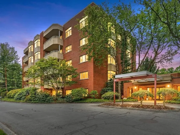 99-60 Florence St #3D, Chestnut Hill, MA 02467
