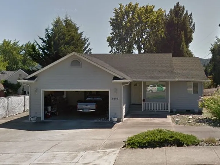 1999 NW Calkins Ave — Photo 1