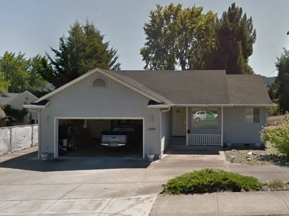 1999 NW Calkins Ave, Roseburg, OR 97471