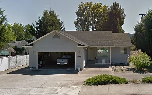 1999 NW Calkins Ave Photo 1