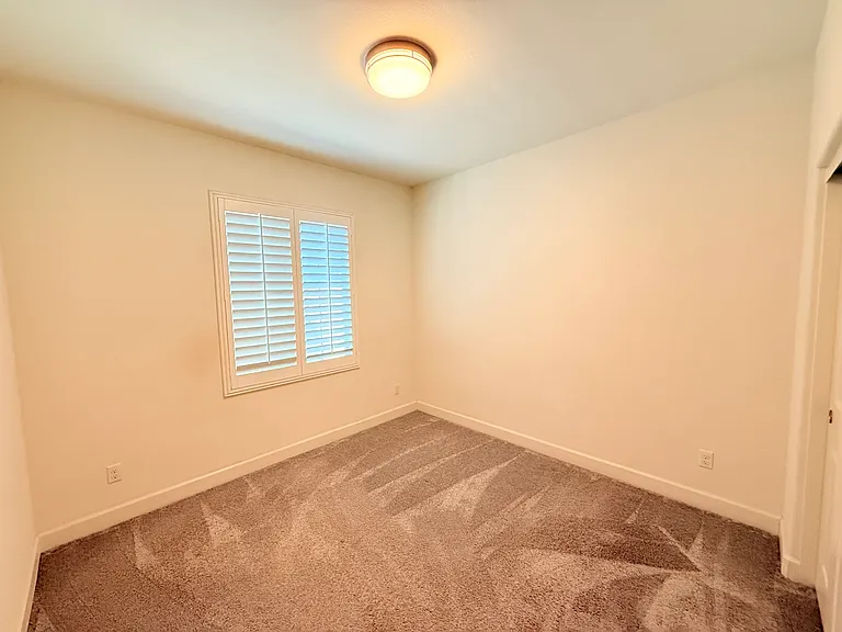 2751 E Agrarian St — Photo 14
