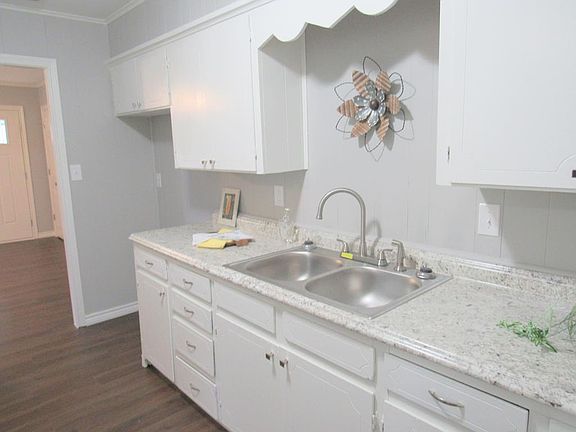 5th image of 122 Yaupon Dr
