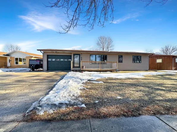2139 1st Ave SW, Minot, ND 58701