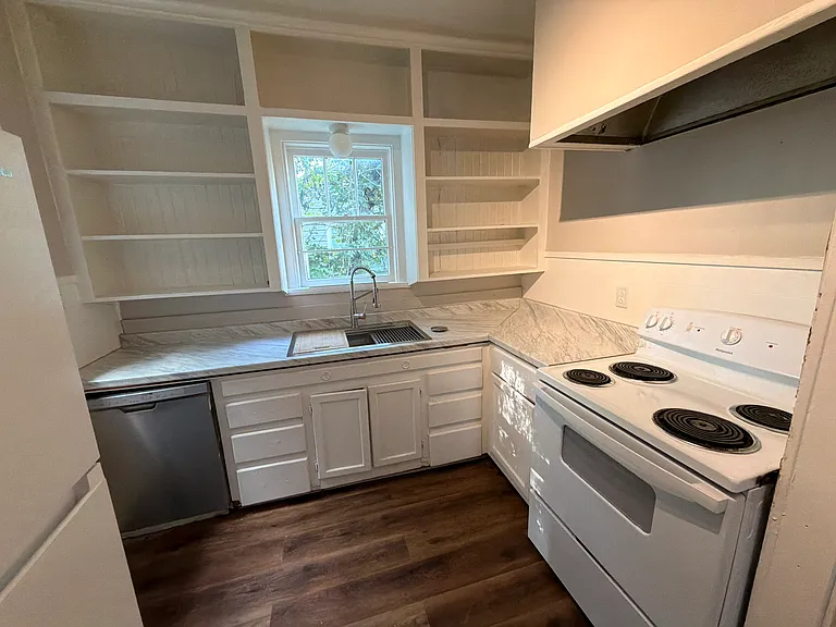 2307 Pine St — Photo 6