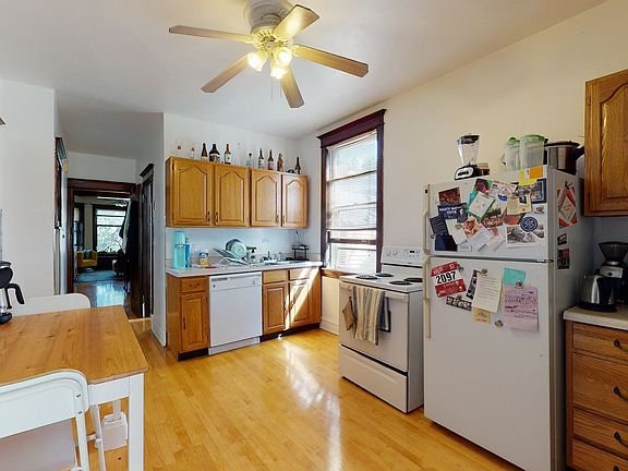 Unit 2 eat-in kitchen