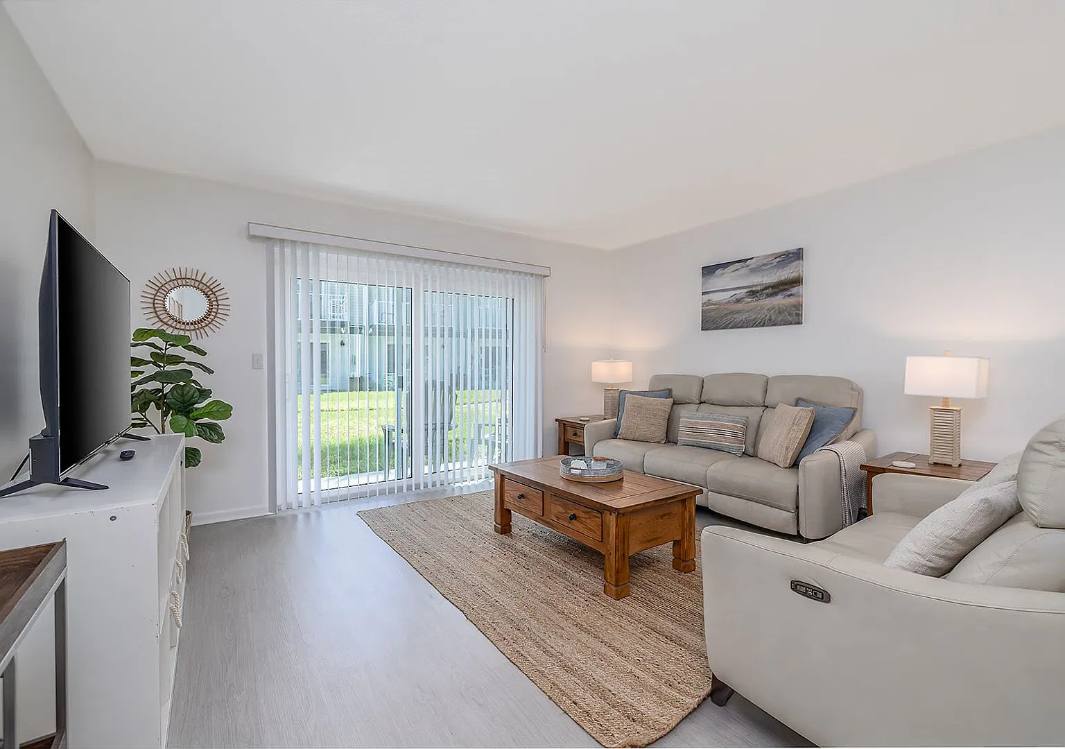 Pet-Friendly 2 story 2 bedroom/2 bath townhome across from beach — Photo 4