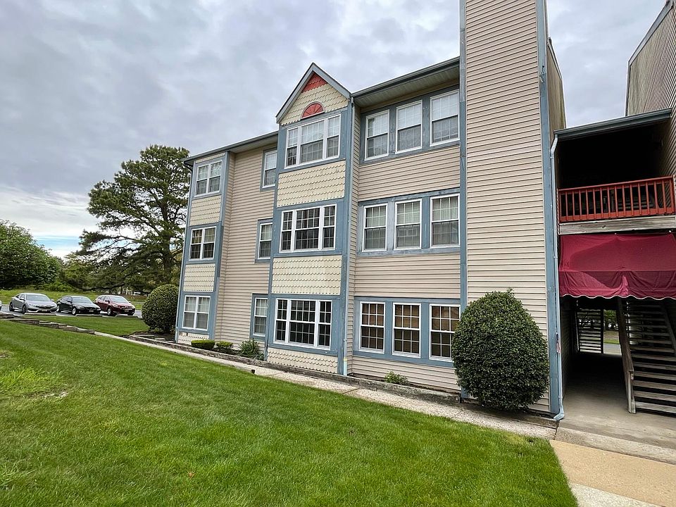 1st image of 32 Steeds St #32