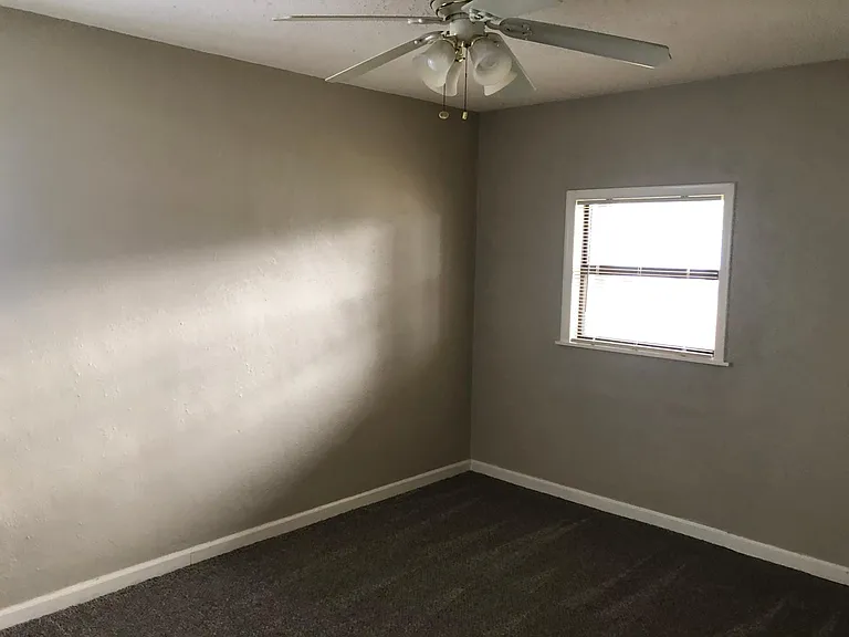120 Easton Ave — Photo 10
