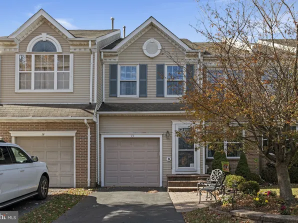 13 Sparrow Walk, Newtown, PA 18940