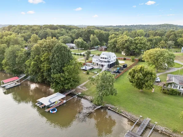 1001 Cumberland Dr, Chapmansboro, TN 37035