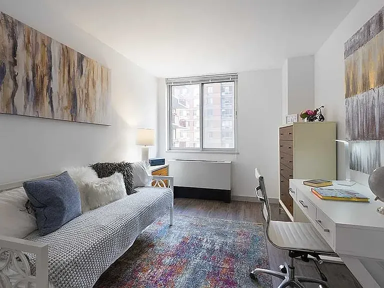 10-40 River Rd #10M40 — Photo 3