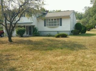 34 Chestnut St, Clark, NJ 07066