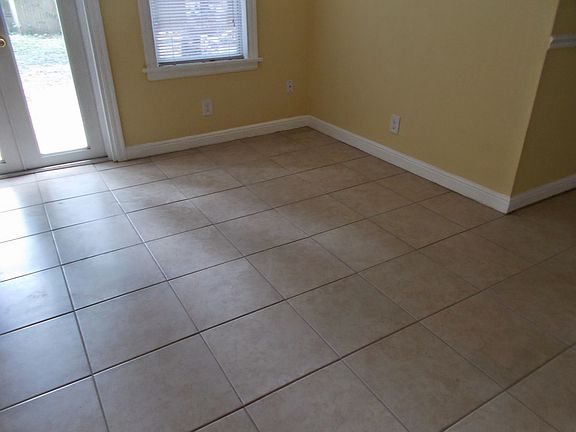 2nd image of 915 Cornelius Ave