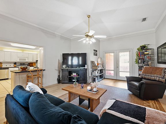 3rd image of 310 Linda Ln